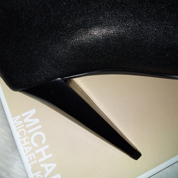 Michael Kors 'Parker' Platform Heels - Picture 3 of 7